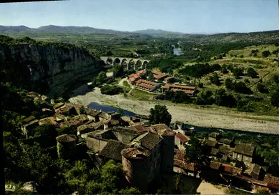 Vogüé — Vista geral das margens da Ardèche — Lumicap