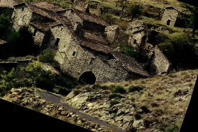 Vila típica do Tanargue — Região de Jaujac — cap theojac n°070499