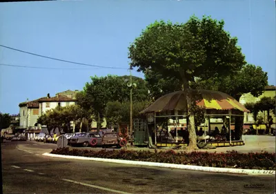 Les Vans (Ardèche) — A praça Ollier — Éditions La Cigogne
