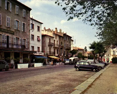 Les Vans (Ardèche) — Place Ollier — Edições da Economia