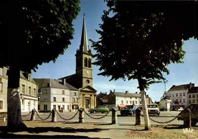 Rocroi (08) — A Igreja de São Nicolau e a Praça A. Briand — Edições 'La Cigogne' SopalfA