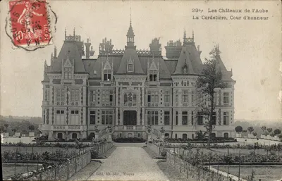 La Cordelière, Cour d'honneur — Os Castelos da Aube — Gris, lib. édit., Troyes