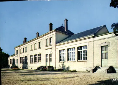 Escola dos Lombardos — Saint-André-les-Vergers (10-Aube) — Éditions 'La Légèreté'