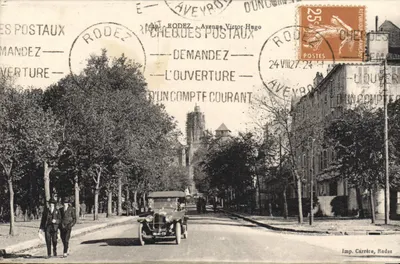 Avenida Victor Hugo em Rodez — vista urbana com carro e pedestres — Imp. Carrère, Rodez