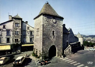 Mur-de-Barrez (Aveyron) — Velha cidade fortificada, Torre de Mônaco — IRIS