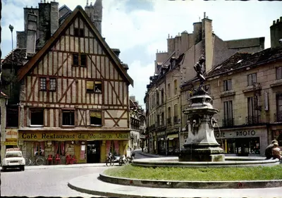 Dijon — Plac François Rude i statua Bareuzai — Wydawnictwo La Cigogne