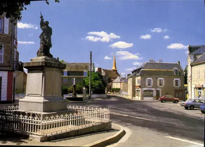 Praça do Recordo — Bonnat, Creuse — Imagens da França, CPADeCollection