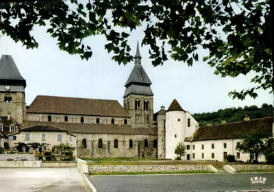 Chambon-sur-Voueize — A igreja séculos XI-XII e a prefeitura — Éditions Théojac, Limoges