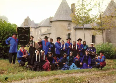 Grupo folclórico Lou Boueradour de Marsac — Creuse — Edições Théonac
