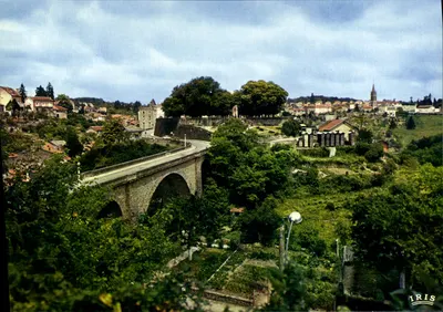 Nontron (Dordogne) — O Viaduto e vista geral — IRIS