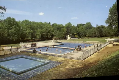 Thiviers (Dordogne) — A Piscina — Edições & Thécljac