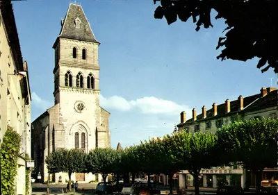 Thiviers (Dordogne) — Igreja romana do século XII, reformada no século XV — Edições « ThéoJac », Limoges