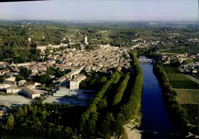 Sommieres — Visão panorâmica da cidade romana e medieval atravessada pelo Vidourle — Editions de Larrieu
