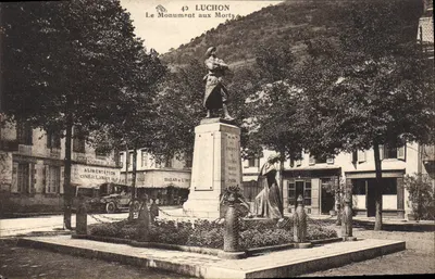 Luchon — Le Monument aux Morts — éditeur inconnu, n° de série non visible