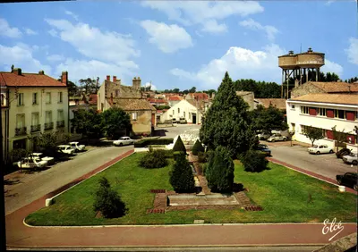 Pauillac (33) — A Place Maréchal De Lattre de Tassigny — Editor Elcé, n° 7852