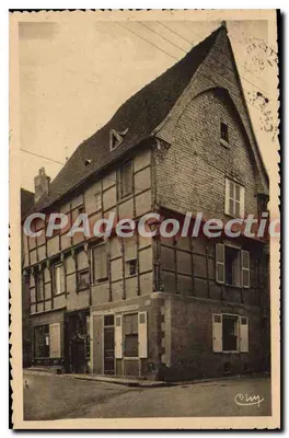 La Chatre (Indre) — Vieille Maison de bois — Place Laisnel-de-la-Salle