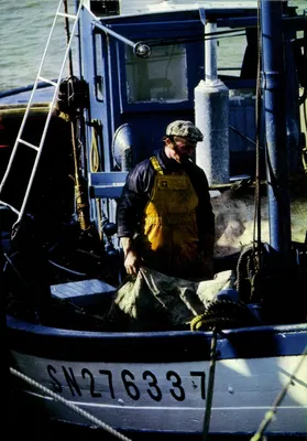 Barco de pesca no porto do CROISIC — Loire-Atlântique — Leicografia J. Guillard, IRIS