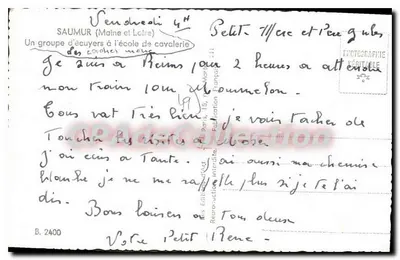 Um grupo de cavaleiros na escola de cavalaria de Saumur — fotografia de J. Léon — Verso