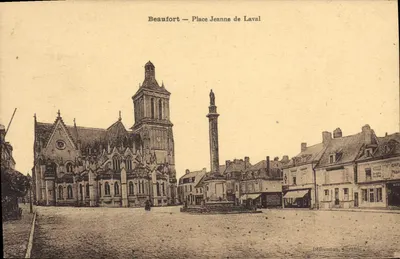 Beaufort — Place Jeanne de Laval — Délhiumbau, Librairie