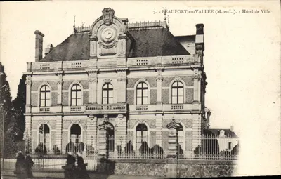 Beaufort-en-Vallée (M.-et-L.) — Hôtel de Ville — éditeur non identifié, n° de série 7
