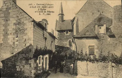 Arredores de Angers — A Ilha de Béhuard: A Igreja e o Asilo de Peregrinos — L. V., fot.