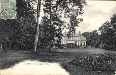 O Castelo de Mareuil-sur-Ay — vista do castelo cercado por jardins — editor desconhecido, número de série não visível