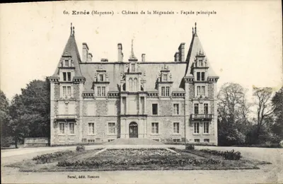 Ernée (Mayenne) — Castelo da Mégaudais — Facha principal — Sorel, edição Rennes