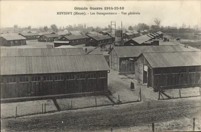 Revigny (Mense) — Os Barracões - Vista geral — Reprodução proibida, Editor S. Dister, N° 37
