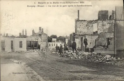 Revigny (Meuse) — A rua da estação após o bombardeio — A. Humbert, fot.-edit., St-Dizier, n° 178