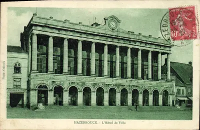 Hazebruck - O Hotel de Ville — Foto Mattejeln, editor desconhecido