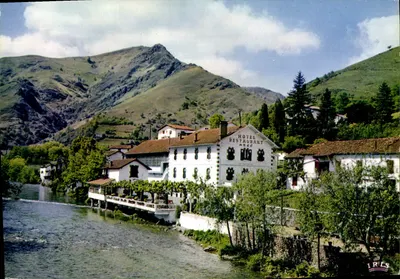 Hotel Restaurante Iris — Saint-Étienne-de-Baigorry — Edições Mexichrome