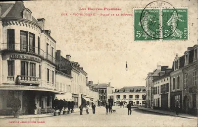 Vic-Bigorre - Place de la République — Les Hautes-Pyrénées — Fototipia Labouche Frères Toulouse