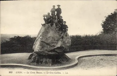 LYON — A Cruz Ruosa — O Grande Pedra — LL