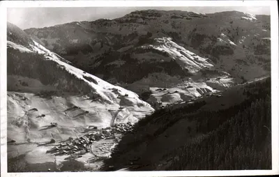 Arêches - Paraíso do esqui (Savoie) — Village 1100 m e Roene Barstire 2142 m — Foto R. Matheron