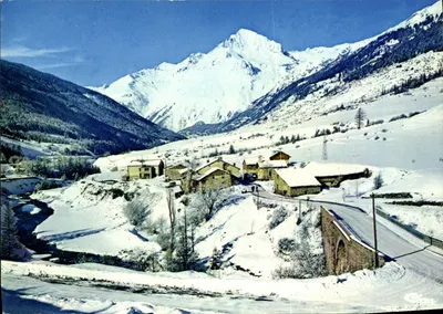 Val-Cenis - Lanslevillard — Local chamado 'Le Champ' — Vista geral — Dente Parrachée no fundo — Impressor Combier, Mâcon