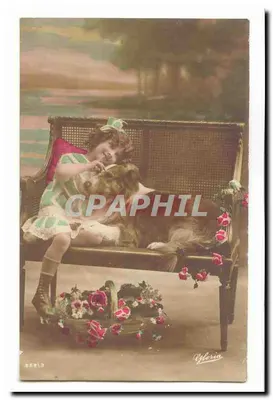 Menina e cachorro em um banco — decoração floral — Gloria