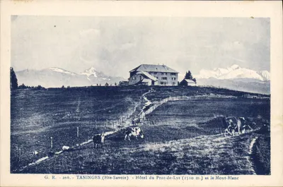 Taninges (Haute-Savoie) — Hotel do Praz-de-Lys (1510 m.) e o Mont-Blanc — G. R. - 266