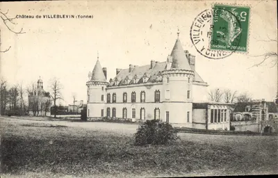 Castelo de VILLEBLEVIN (Yonne) — vista do castelo com torre cônica — editor não identificado