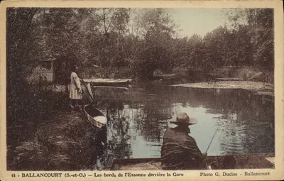 Ballancourt (S.-e-O.) — As margens do Essonne atrás da Estação — Foto G. Duclos - Ballancourt