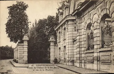 Louveciennes — Entrada do Castelo de la Du Barry e rua da Machine — David, foto. Versailles