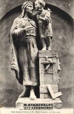 São José com o Menino Jesus — estátua no Petit Séminaire de Saint-Sulpice (Tarn) — obra do Abbé Moussié, datada de 23 de junho de 1925