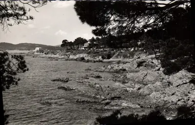 Les Issambres — O Bairro de An-Peire e as Calanques — Éditions Véritable