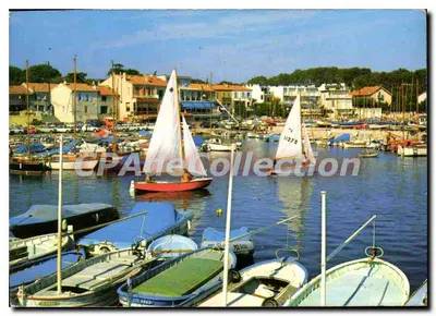 Saint-Cyr-les-Lecques — Um canto pitoresco do Porto — As Edições na França