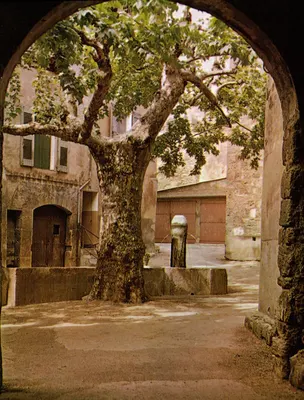 Barjols — Fontaine de la Cour e Porta Velha — Sociedade Éditions de France, n° 13.297