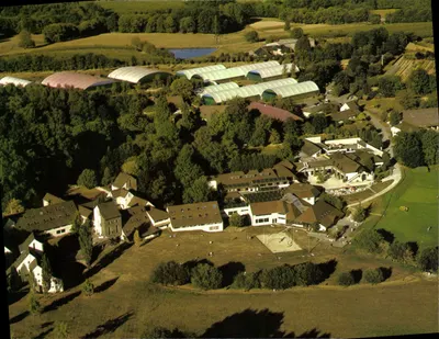 Vista panorâmica sobre o haras nacional — 19230 Pompadour — Foto de Larrieu - Toulouse