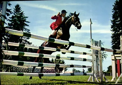 Salto de obstáculos — Pompadour — Edições La Corrèze Touristique