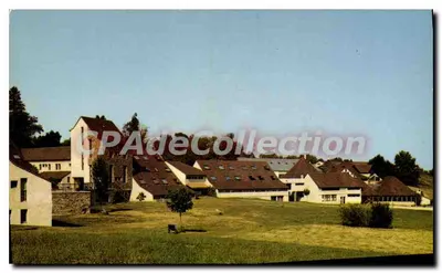 Os Edifícios do Club Méditerranée em Pompadour — La Corrèze Touristique, Edições LA CIGOGRA