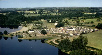 Vigeois (Corrèze) — O lago, o camping e a praia — Editions de Larrieu, n°190638