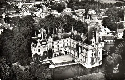 Vigny - O Castelo de La Cour d'Honneur — Lapie Service Aérien, n°1