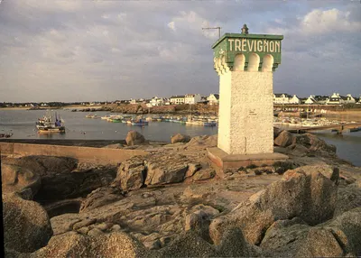 Trévignon — Phare d'entrée du port à la Pointe de Trévignon — Éditions d'Art Jos Le Doulais (29)